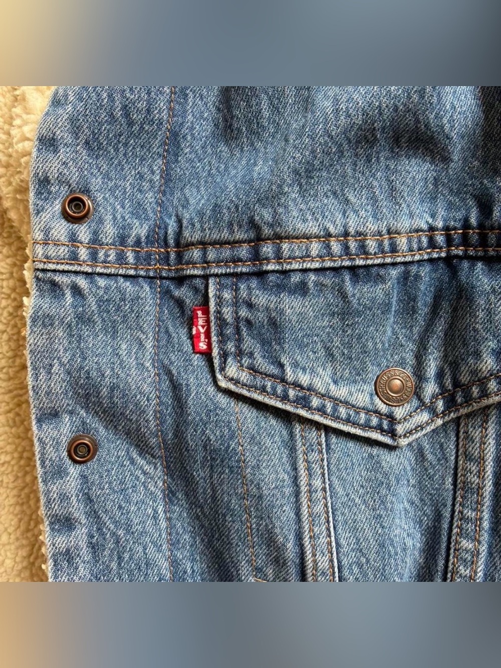 Levi's Premium Lengthened Sherpa Lined Denim Trucker Jacket - Picture 6 of 12
